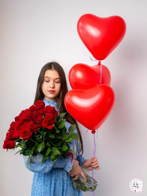 Розы и три шара сердце